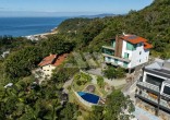 Casa com Vista Espetacular e 8 Sutes na Praia do 