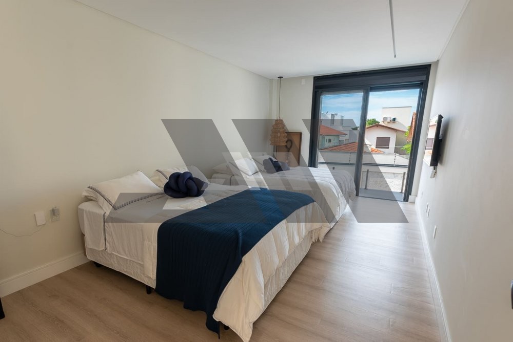 Casa de Alto Padr�o com 5 Su�tes na Praia do Estal