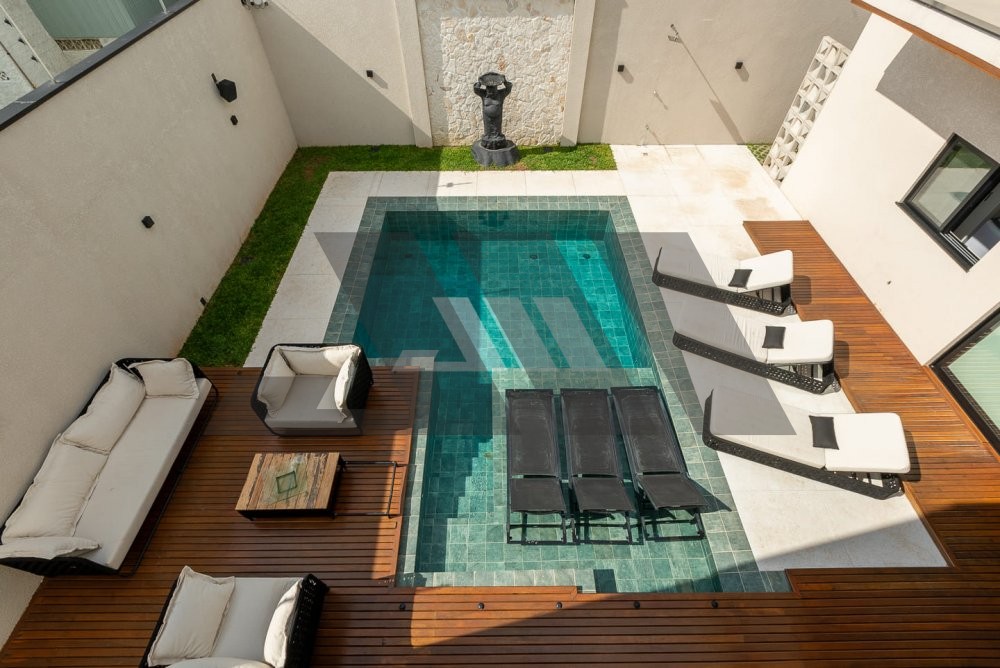 Casa de Alto Padr�o com 5 Su�tes na Praia do Estal