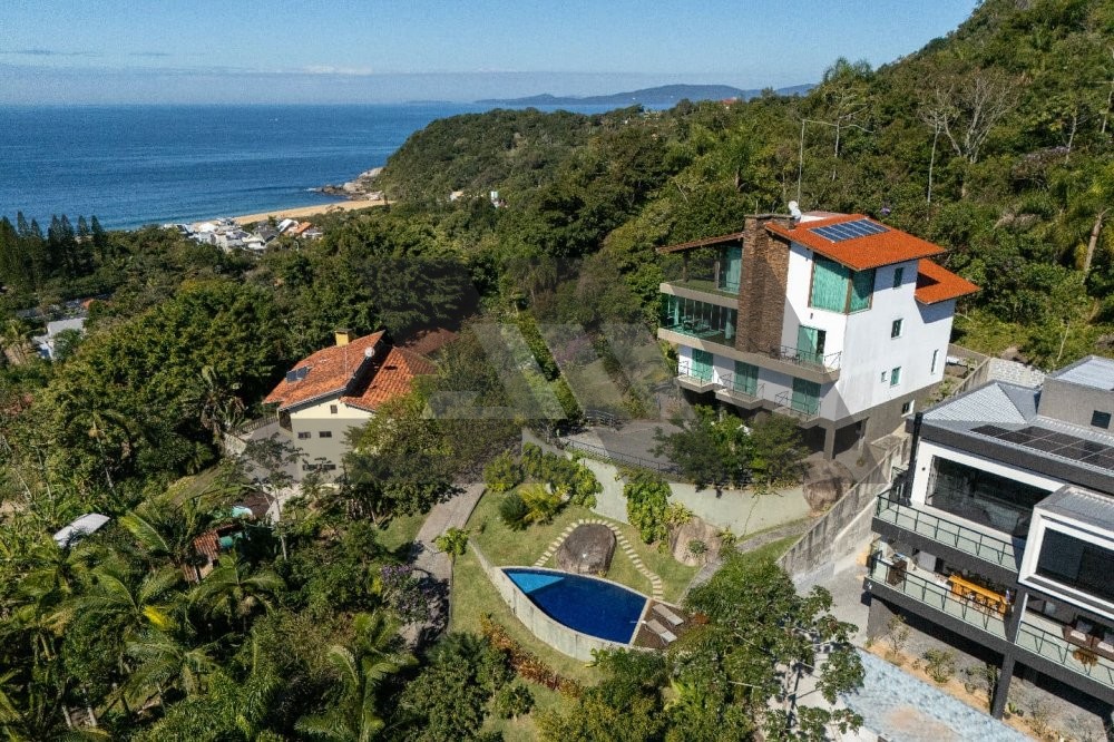 Casa com Vista Espetacular e 8 Sutes na Praia do 