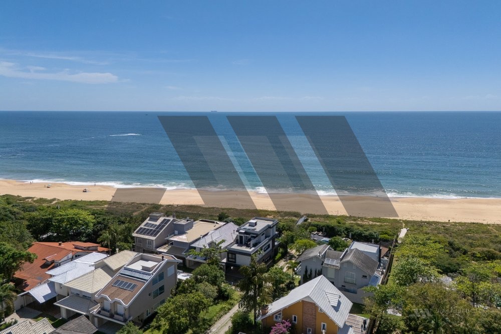 Casa frente-mar � venda no Estaleiro em condom�nio