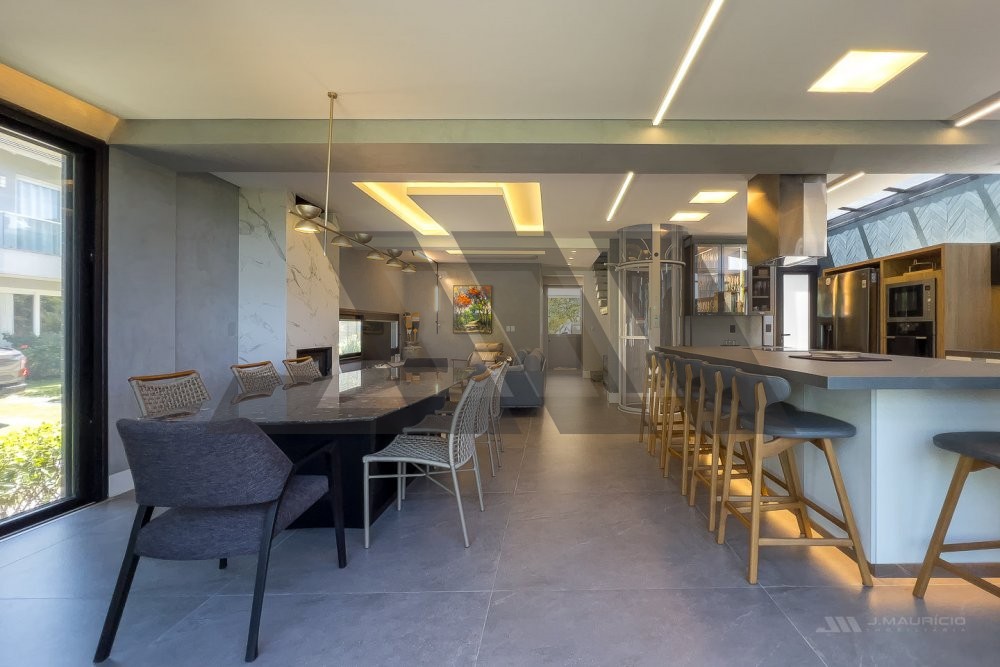 Casa frente-mar � venda no Estaleiro em condom�nio