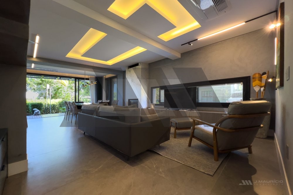 Casa frente-mar � venda no Estaleiro em condom�nio