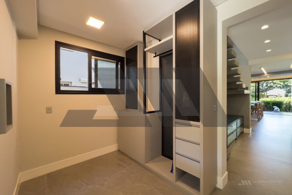 Casa frente-mar � venda no Estaleiro em condom�nio