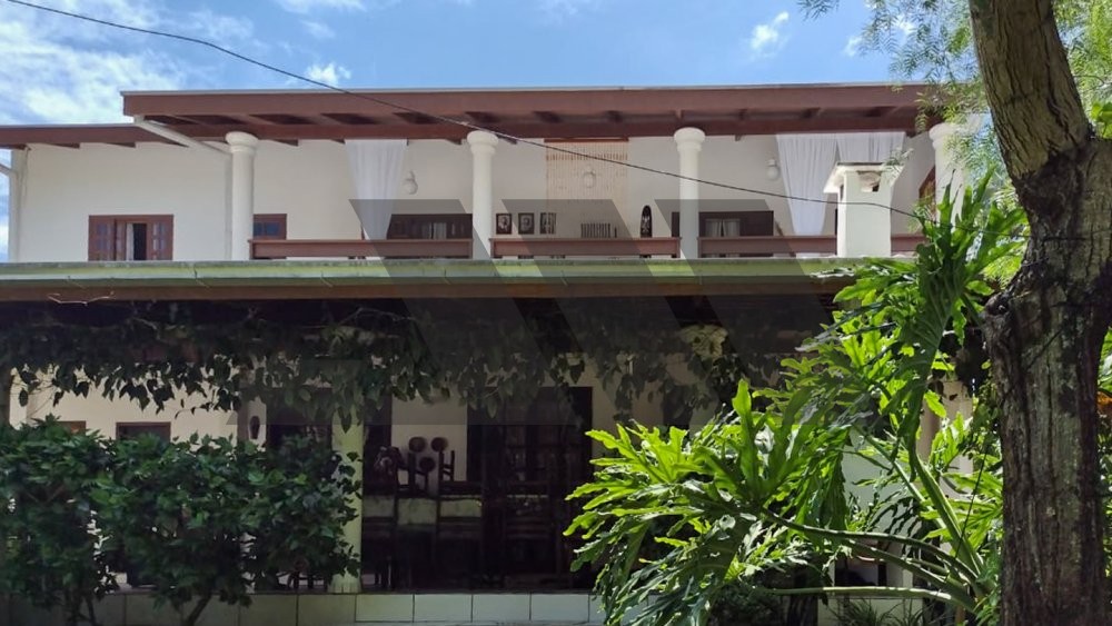 Casa na Praia de Taquaras com 5 su�tes a 150 m do 