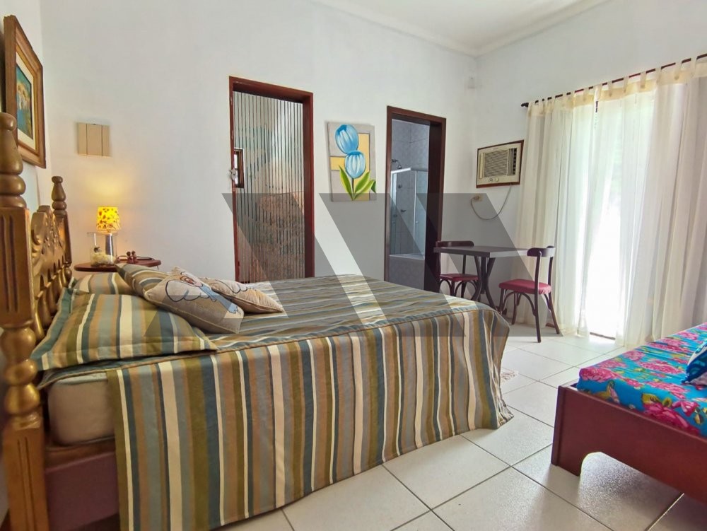 Casa na Praia de Taquaras com 5 su�tes a 150 m do 