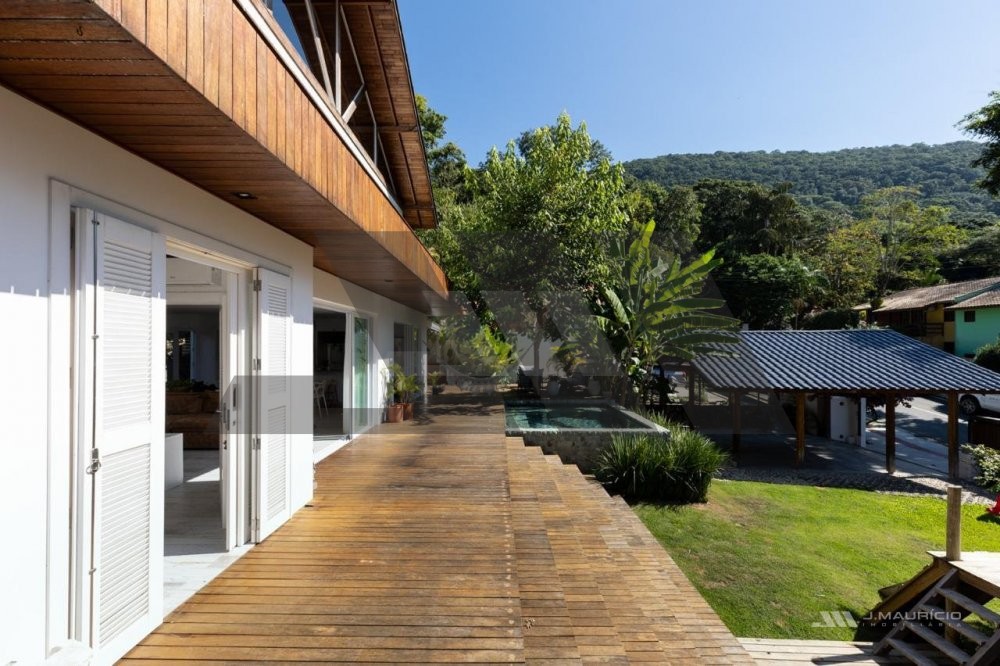 Casa de Alto Padr�o na Praia de Taquaras