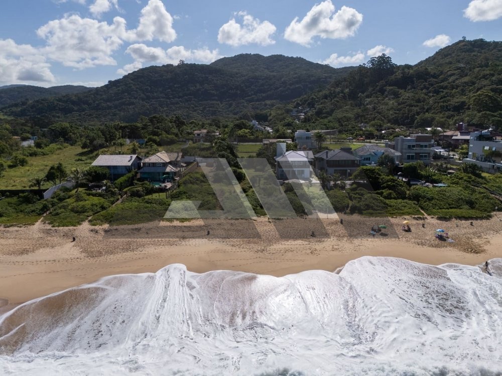 Terreno frente-mar no Estaleirinho � venda
