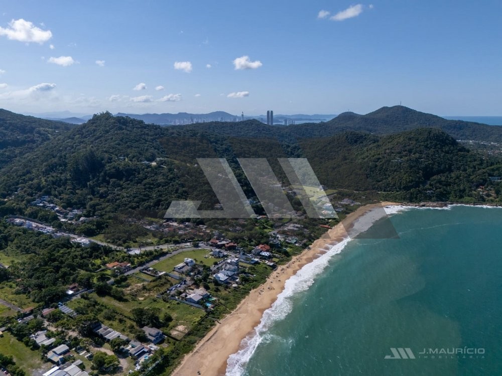 Terreno frente-mar no Estaleirinho � venda