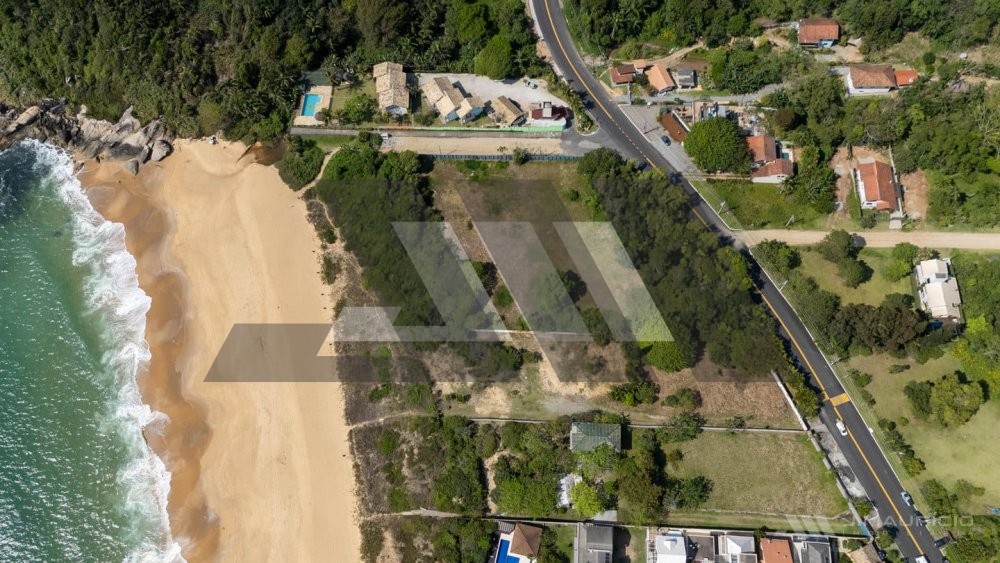 Terreno � venda a 90 metros do mar na Praia do Est