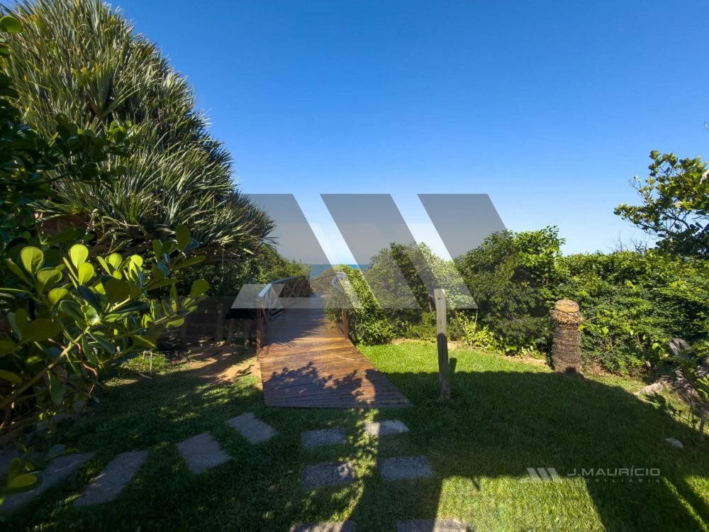 Casa frente-mar no Estaleiro em condom�nio fechado