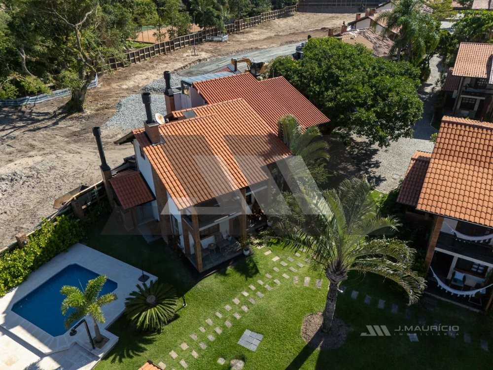 Casa frente-mar no Estaleiro em condom�nio fechado