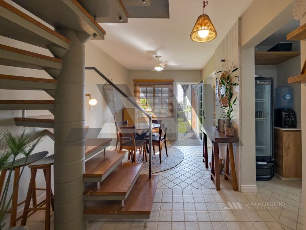 Casa frente-mar no Estaleiro em condom�nio fechado