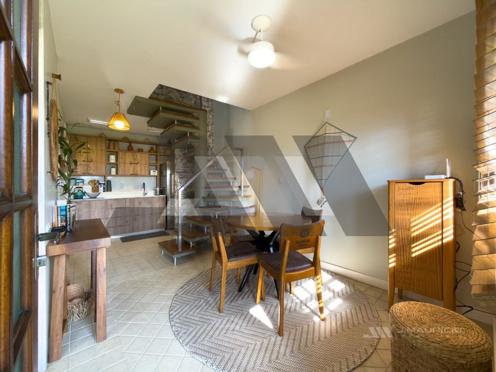 Casa frente-mar no Estaleiro em condom�nio fechado