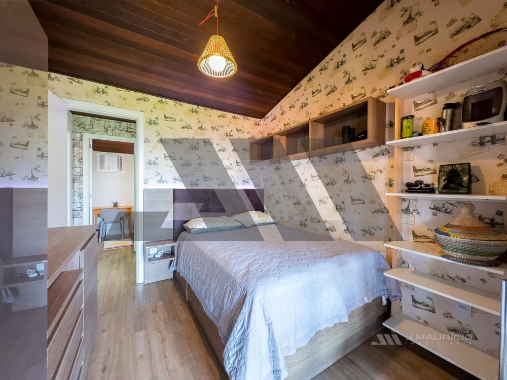 Casa frente-mar no Estaleiro em condom�nio fechado