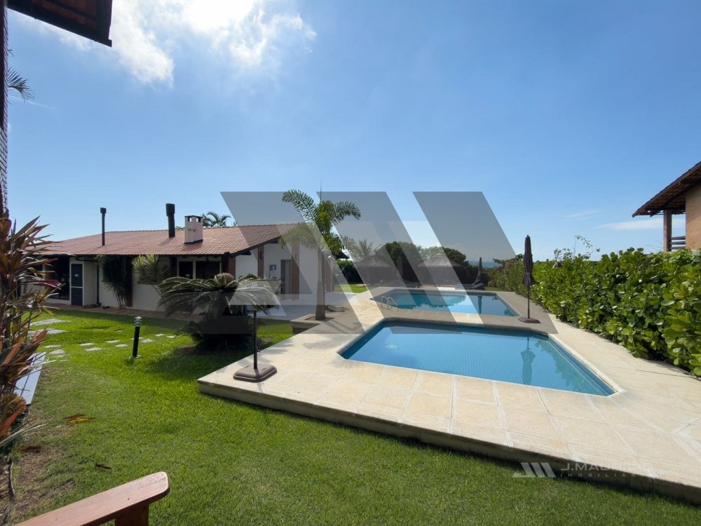 Casa frente-mar no Estaleiro em condom�nio fechado