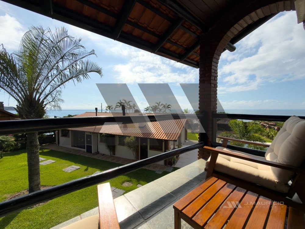 Casa frente-mar no Estaleiro em condom�nio fechado