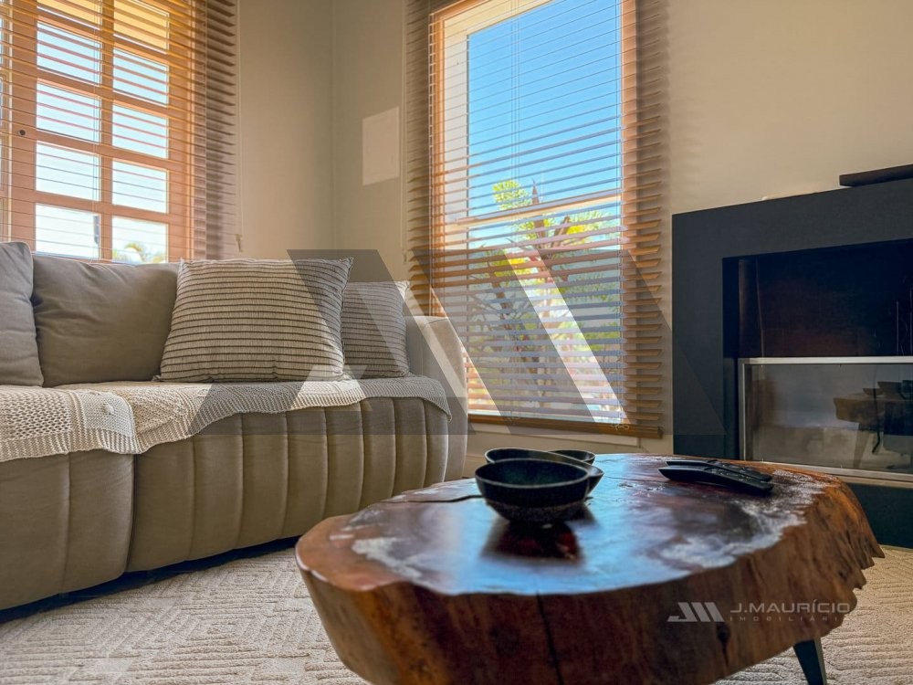 Casa frente-mar no Estaleiro em condom�nio fechado