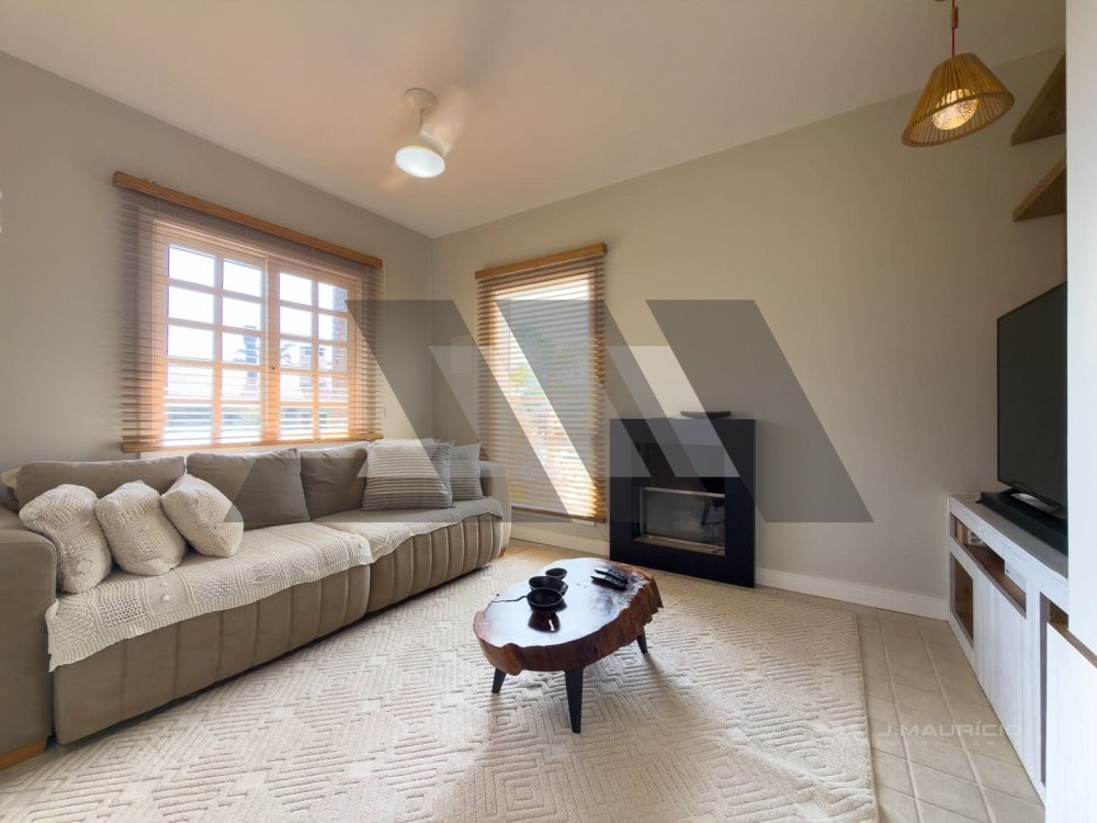 Casa frente-mar no Estaleiro em condom�nio fechado