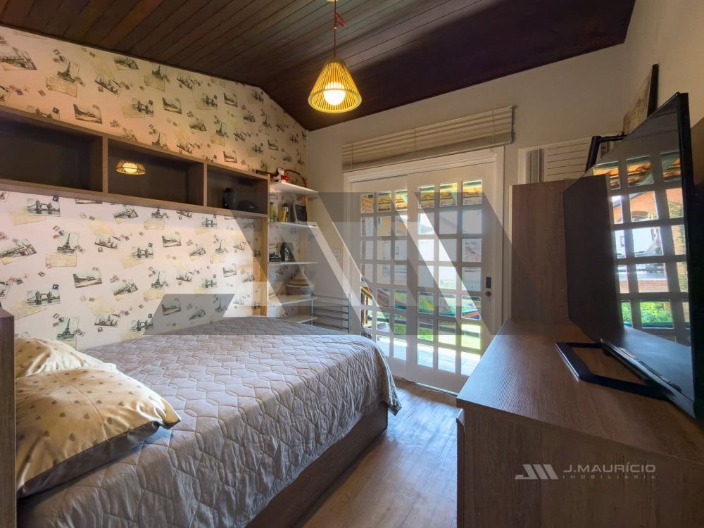 Casa frente-mar no Estaleiro em condom�nio fechado