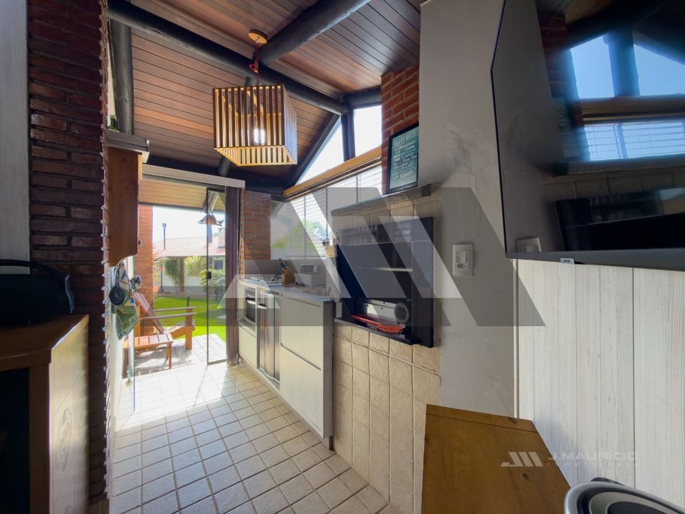 Casa frente-mar no Estaleiro em condom�nio fechado