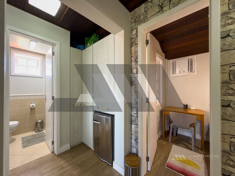 Casa frente-mar no Estaleiro em condom�nio fechado