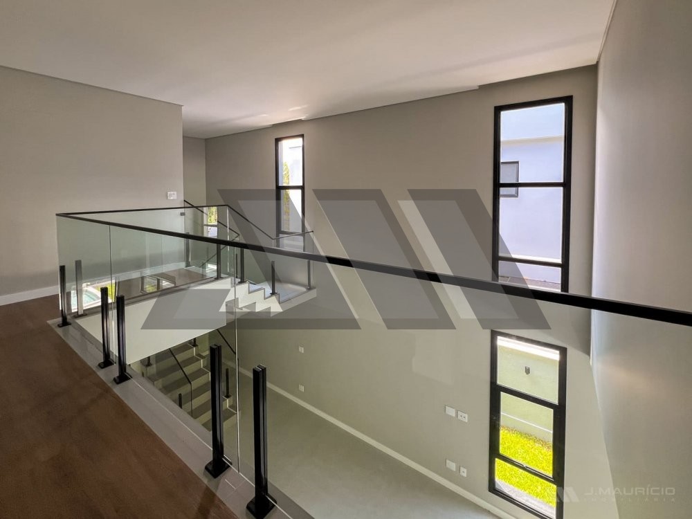 Casa de alto padr�o na Praia do Estaleiro com pisc