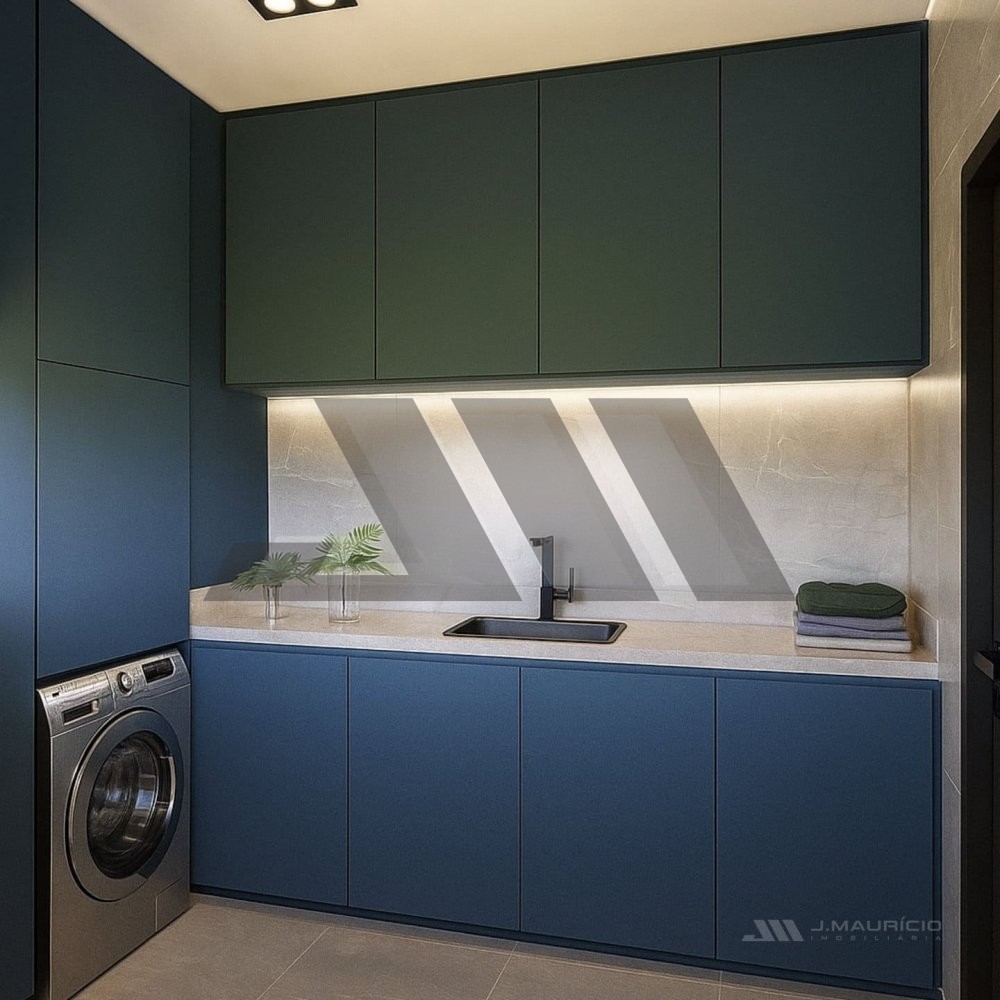 Casa de alto padr�o na Praia do Estaleiro com pisc