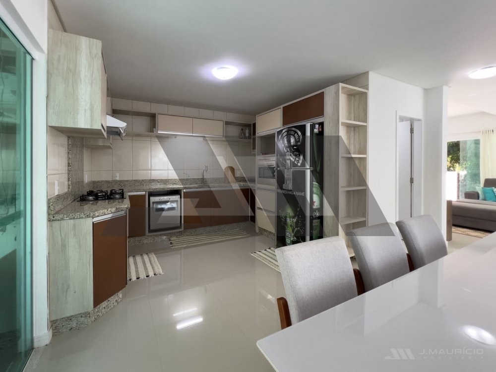 Casa geminada na Praia do Estaleiro