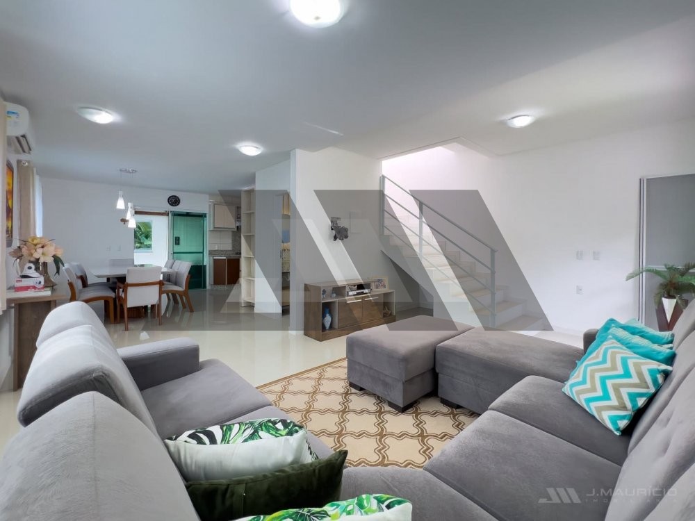 Casa geminada na Praia do Estaleiro