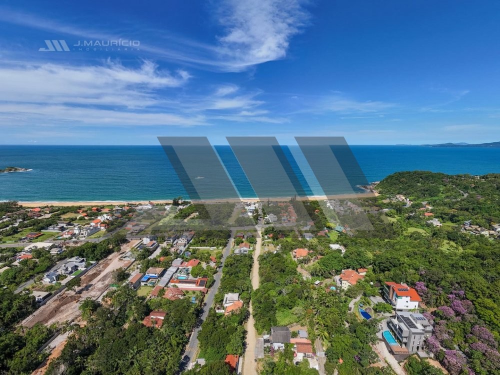Terreno amplo na Praia do Estaleiro � venda em Bal