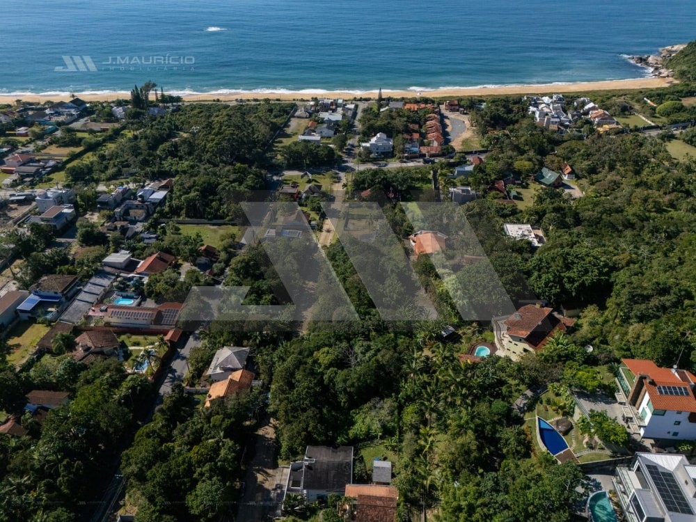 Terreno � venda na Praia do Estaleiro em Balne�rio