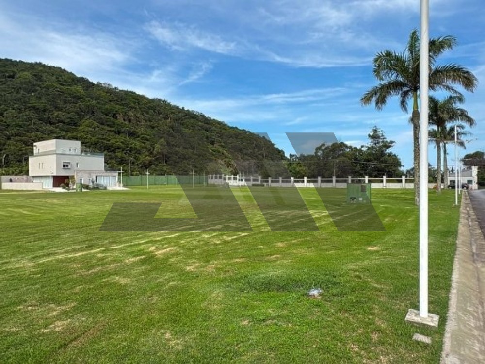 Lote no Green Ocean para construir no Estaleirinho