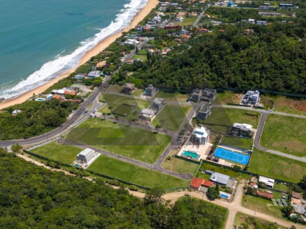 Lote no Green Ocean para construir no Estaleirinho