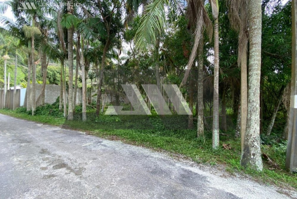 Terreno amplo na Praia de Taquaras com 1.066 m�