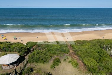 Terreno frente-mar no Estaleirinho � venda