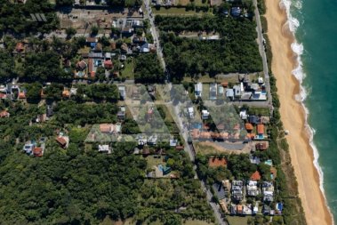 Terreno amplo na Praia do Estaleiro � venda em Bal