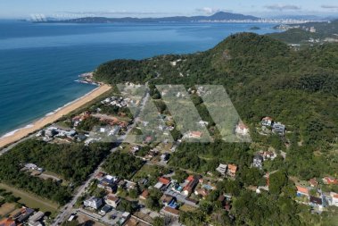 Terreno � venda na Praia do Estaleiro em Balne�rio